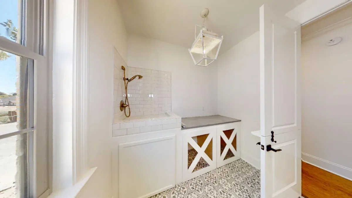 The perfect fit for this shower bath combo.