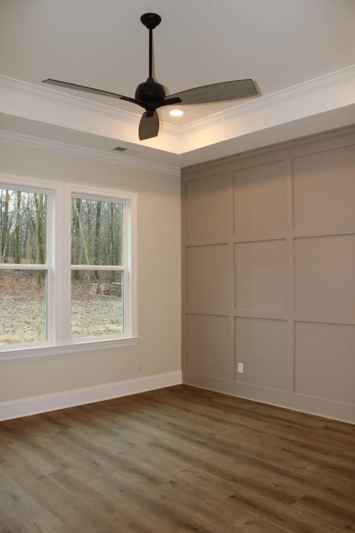 Room showing wall accents that can be designed into the wall.